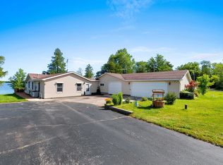 W6220 Crescent Ln, Crivitz, WI 54114