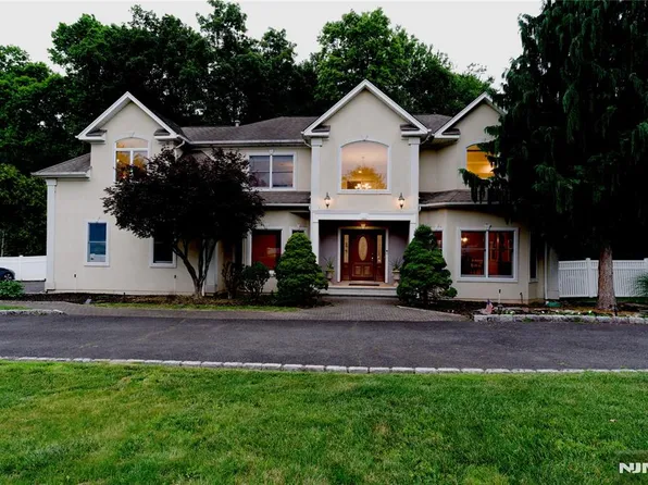 371 14th St, Norwood, NJ 07648