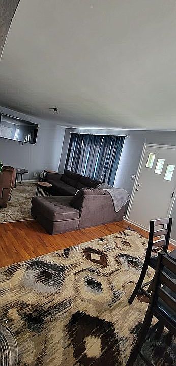 2nd image of 516 Gibson St