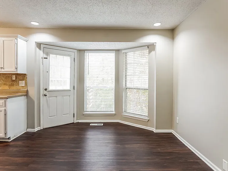 2724 Wellington Dr — Photo 7