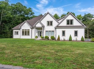 114 Lindenridge Rd, Amherst, MA 01002