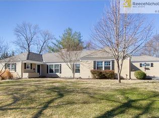 9720 Manor Rd, Leawood, KS 66206