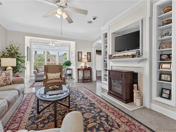 522 College Rd APT 207, Greensboro, NC 27410