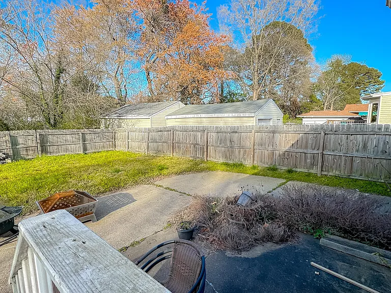 1346 Tallwood St — Photo 13