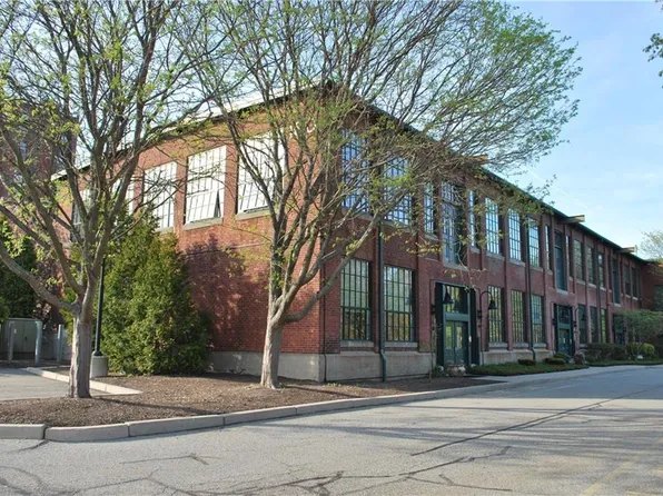 180 Allen St Unit 104, Woonsocket, RI 02895