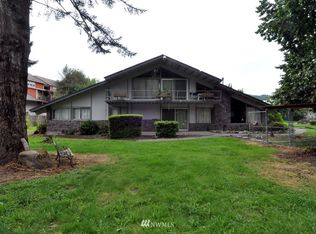 1797 Lewis River Dr, Woodland, WA 98674