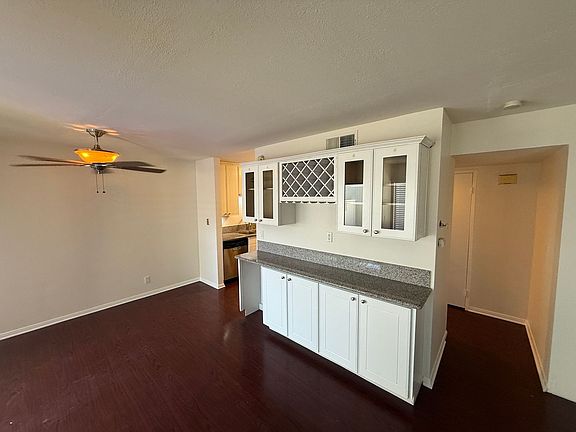 4th image of 27060 Crossglade Ave Unit 2