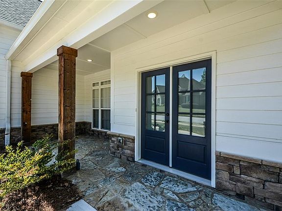 4th image of 72 Hanover Dr