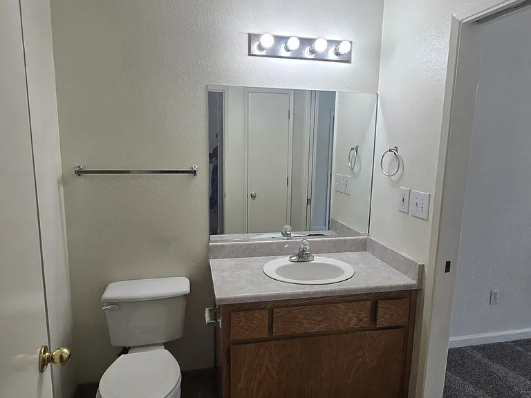 741 E King Ave #B — Photo 8