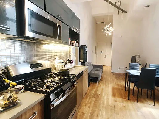 Rented by Manhattan Management LLC | media 37