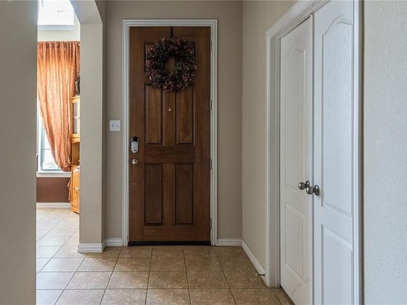4th image of 1117 Starleaf Dr