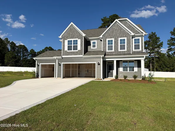 913 Peckham Lp, Aberdeen, NC 28315