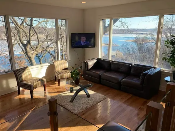 (undisclosed Address), Lakeland, MN 55043