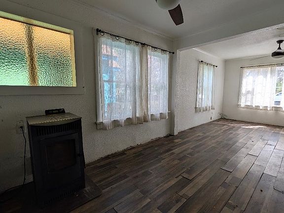 4th image of 712 Shasta St