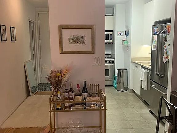 3rd image of 99 John St APT 811