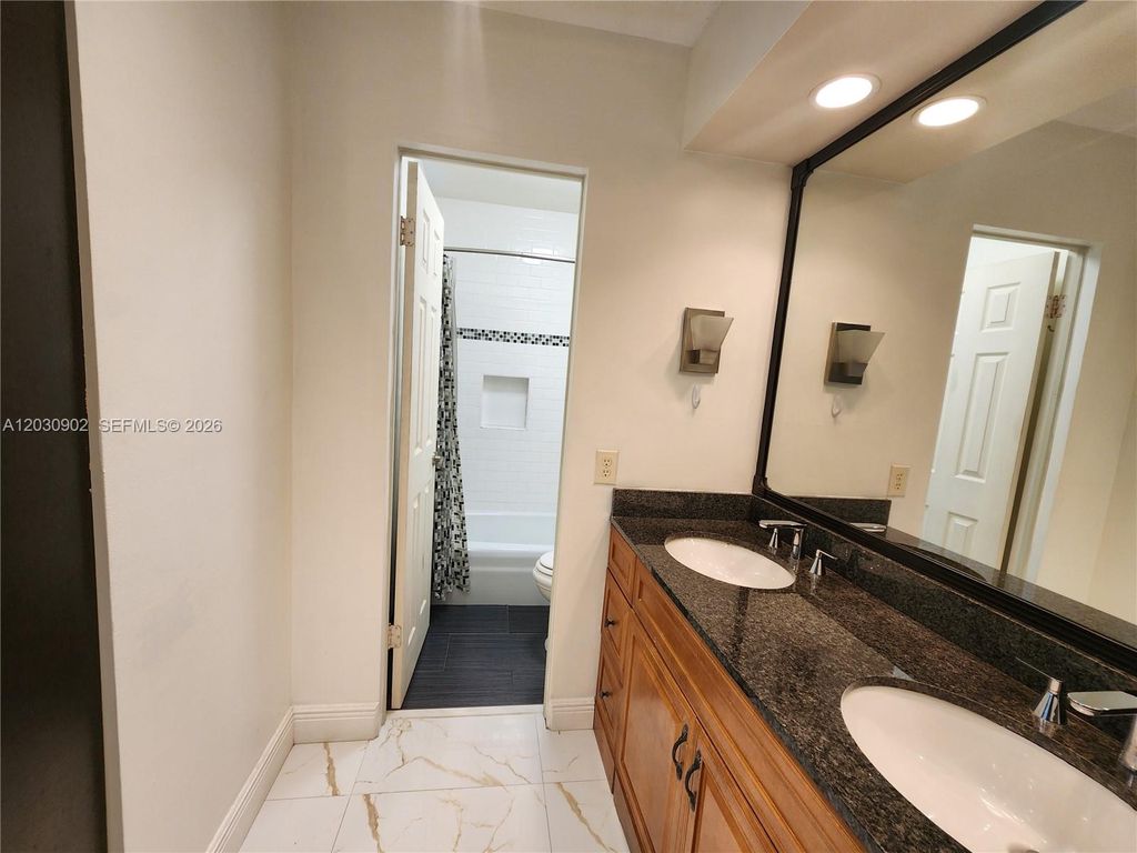 160 Cypress Club Dr APT 608, photo 9