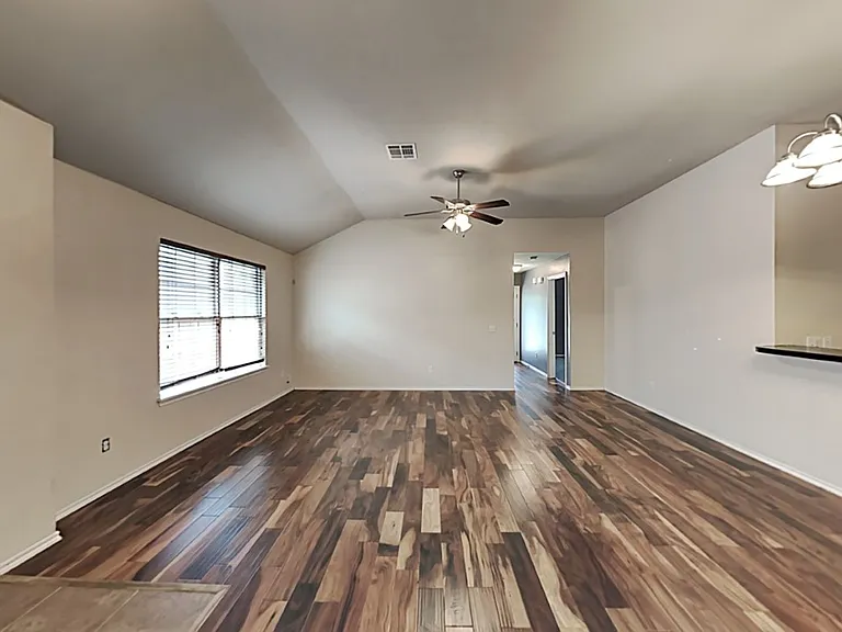 1213 Norway Ave — Photo 4