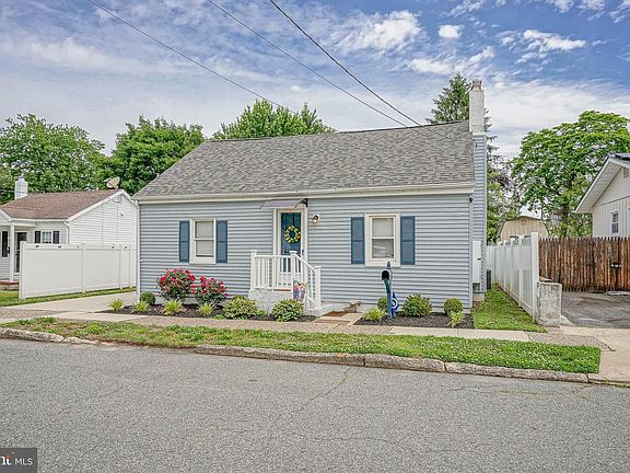 3rd image of 715 Asbury Ave