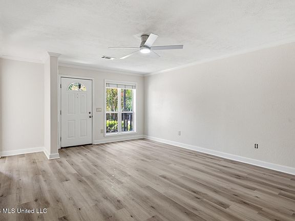 2nd image of 3 Bridgefield Ct