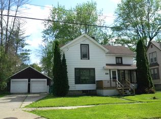 224 W Sycamore St, Sycamore, IL 60178