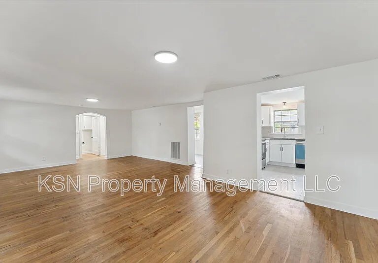 1921 Fitzgerald St — Photo 10
