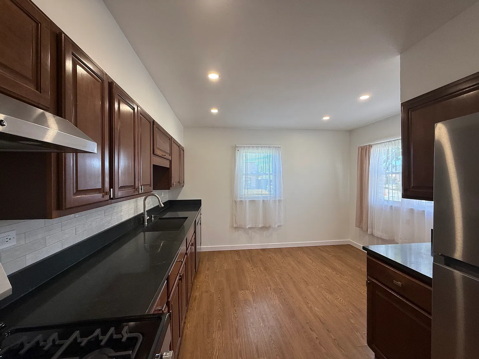 3 bed, 1940 sqft, $2,890 — Photo 3