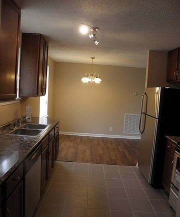 4th image of 714 Welsey Dr