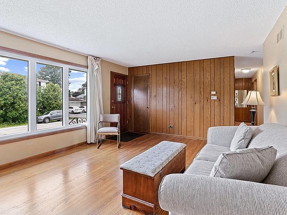 4th image of 10548 S 82nd Ct