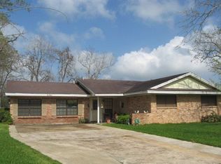 115 Glenwood St, Lake Jackson, TX 77566