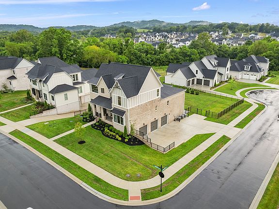 3rd image of 6401 Paisley Ct