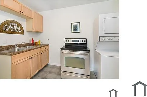 1649 W 28th St #A — Photo 2