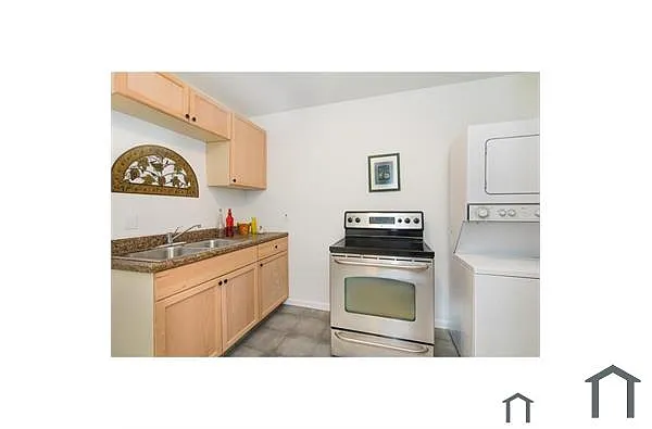 Building Photo - 1673 W 28th St
