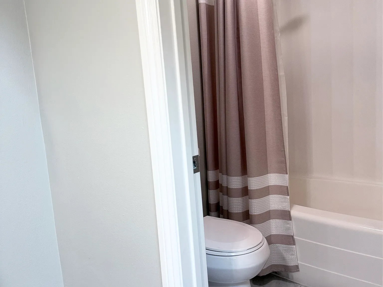 Studio, 950 sqft, $2,500 — Photo 4