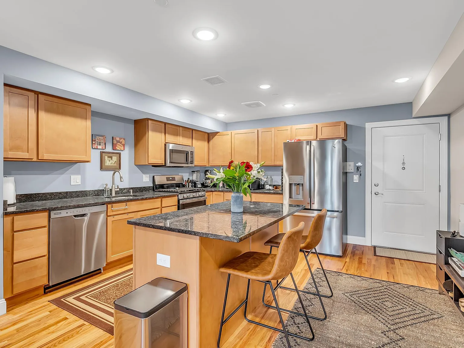 1 bed, 836 sqft, $2,650 — Photo 2