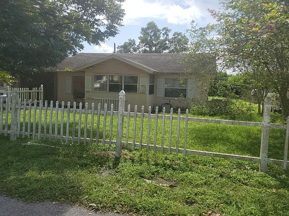 2nd image of 143 Palm Dr