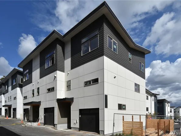 4222 S Greenbelt Station Dr, Seattle, WA 98118