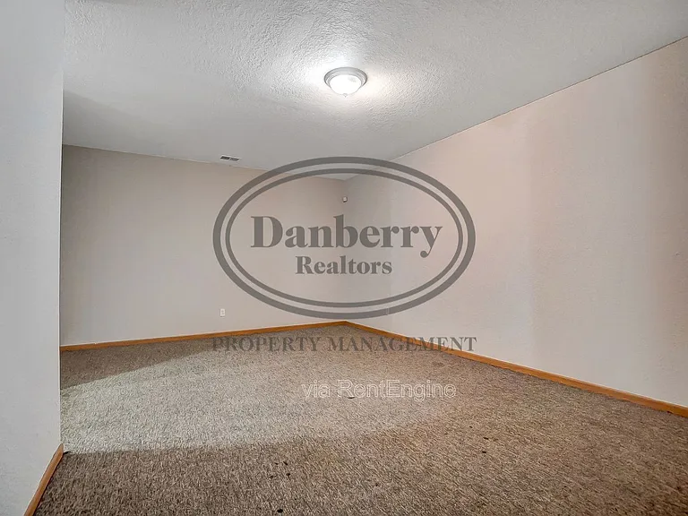 1117 N Byrne Rd — Photo 21