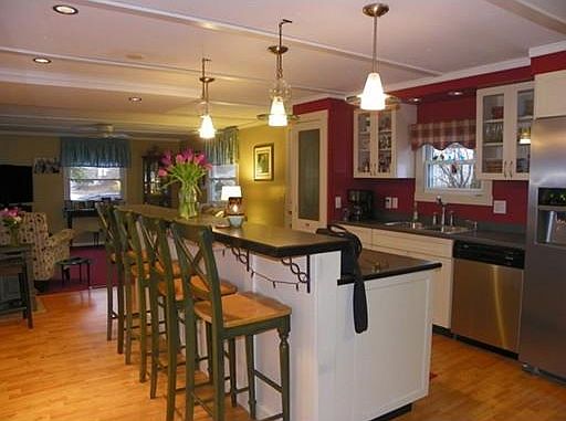 2nd image of 85 Laurel Dr