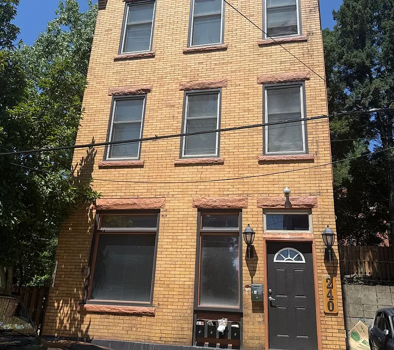 240 Carrington St