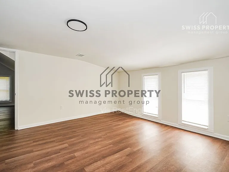 1340 Mooberry St — Photo 12