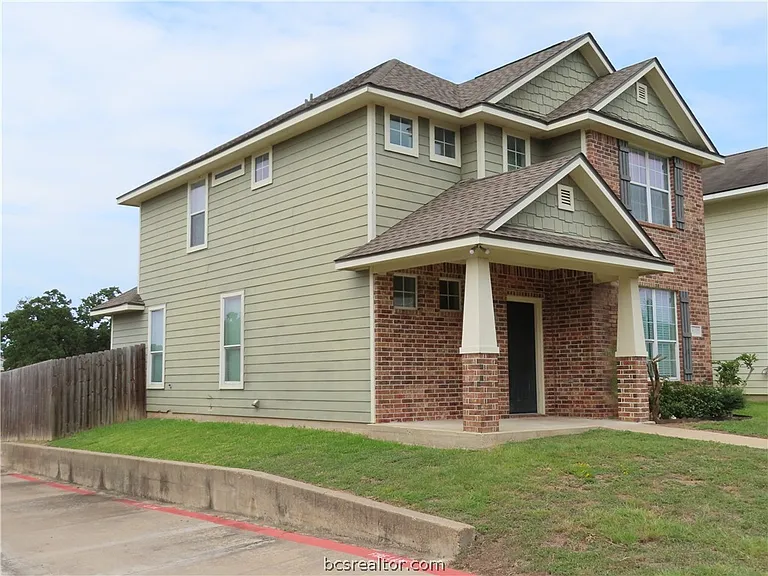 4115 McFarland Dr — Photo 2