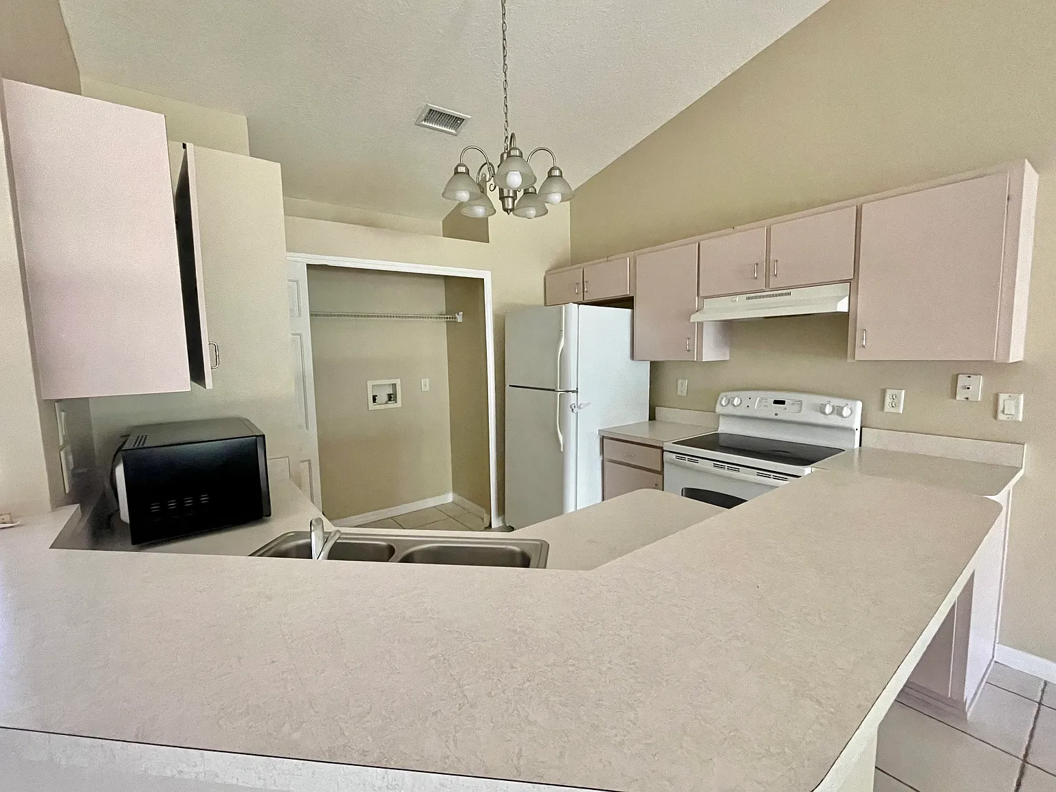 3 bed, 1275 sqft, $1,550 — Photo 4