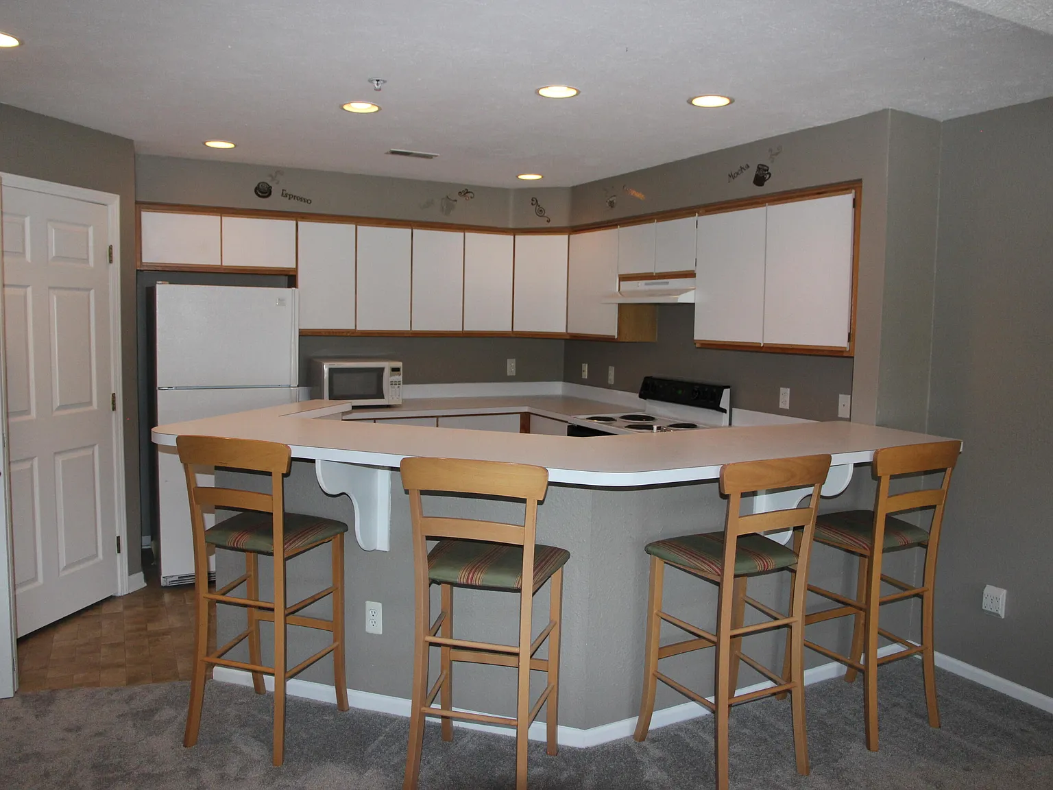 2 bed, 2.0 bath, 1212 sqft, $1,900 — Photo 2