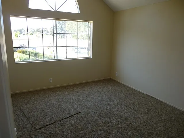 2435 Country Ln — Photo 8
