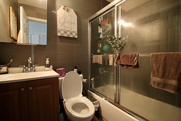 Rented by Hagstrom Management Inc | media 4
