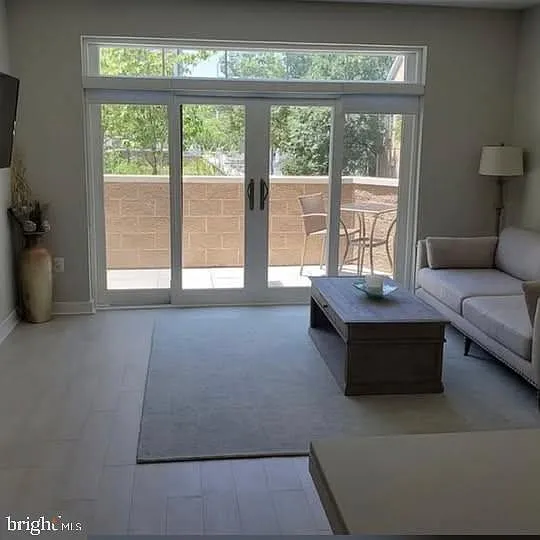 989 Buchanan St #211 — Photo 2