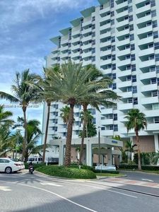 2899 Collins Ave APT 939, Miami Beach, FL, 33140
