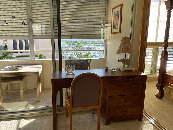 Lanai has pull down metal lanai blinds