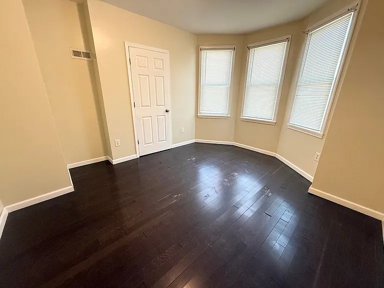 7275 Saybrook Ave — Photo 16