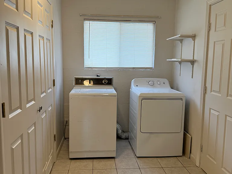 4615 S Madison Pl — Photo 8